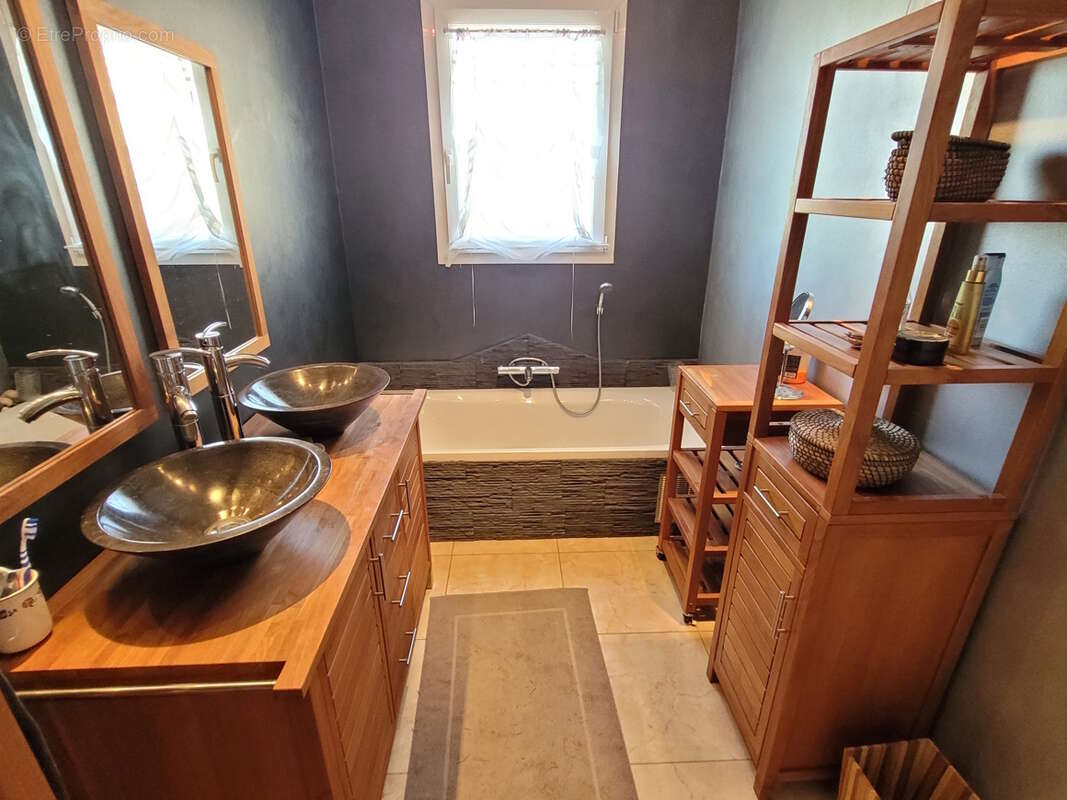 Maison à SAINT-GENIES-DE-FONTEDIT