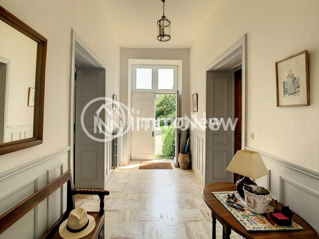 Ancien Presbytère rénové à ST URSIN - photo 2