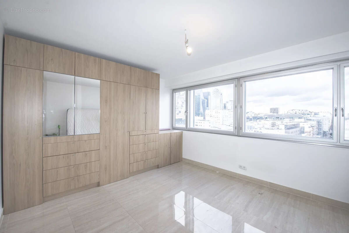 Appartement à COURBEVOIE