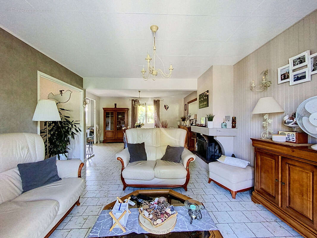Maison à MONTREUIL-JUIGNE
