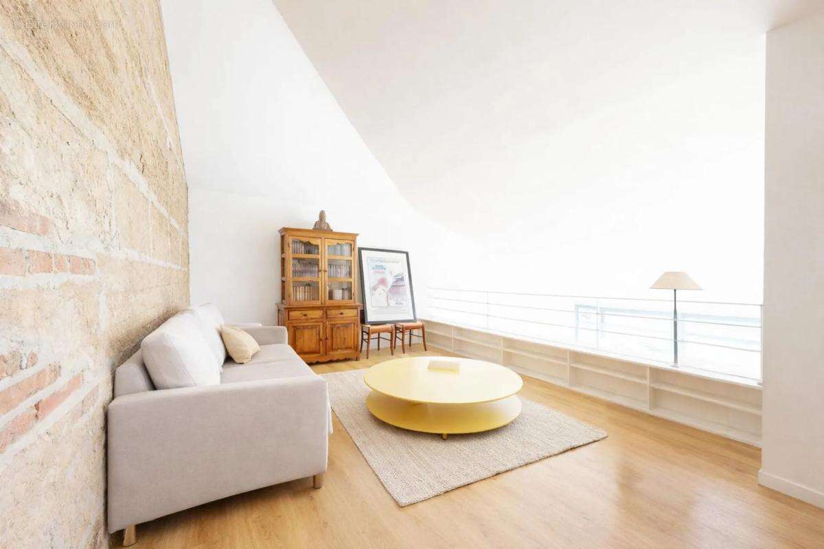 Maison à SAINT-DENIS-LES-BOURG