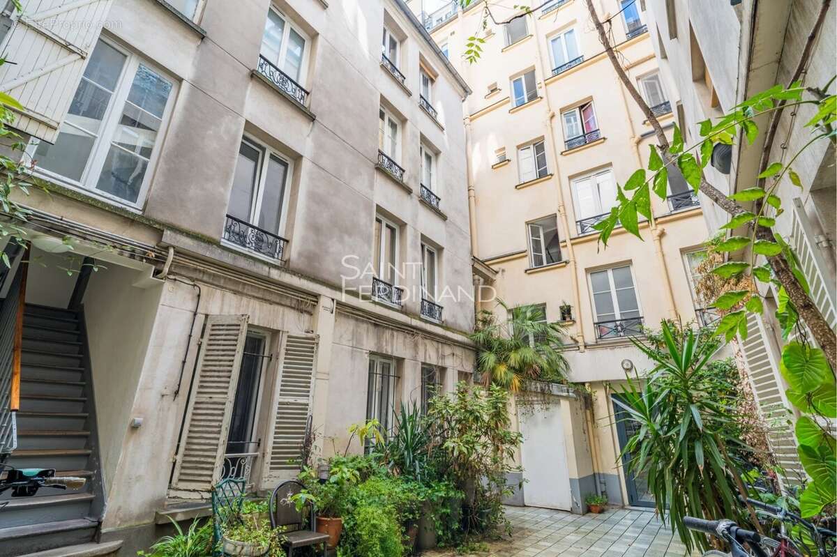 Appartement à PARIS-17E