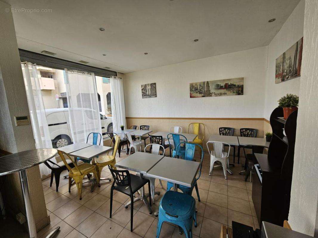 Commerce à VALBONNE