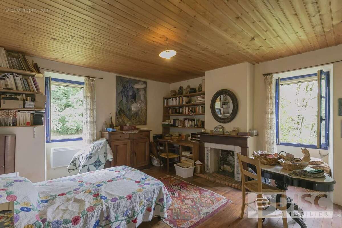 Charmant Corps de ferme avec spacieuse grange, appartement indépendant et un hectare de terrain - photo 9