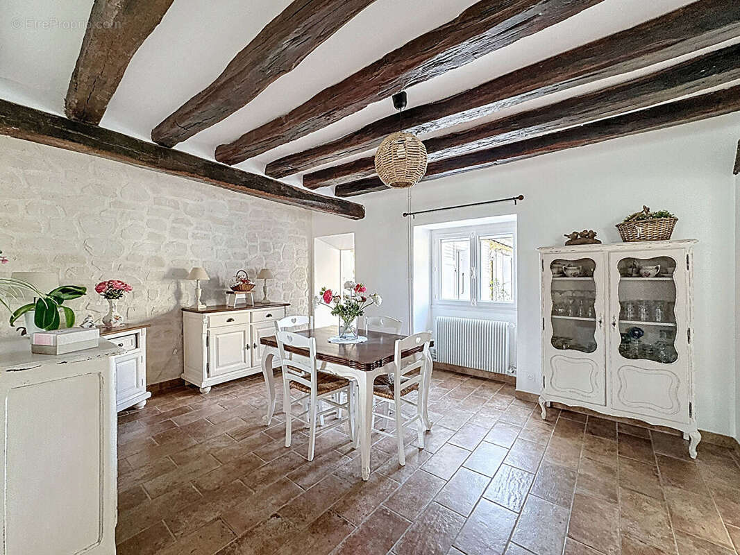 Maison à VAUX-LE-PENIL