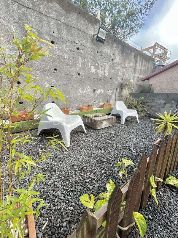 Propriété récente avec espace bien-être, fort potentiel locatif et vue montagne dégagée - photo 21