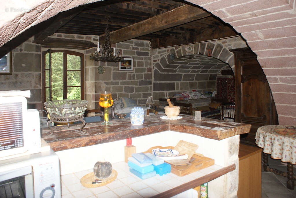 Maison à COLLONGES-LA-ROUGE