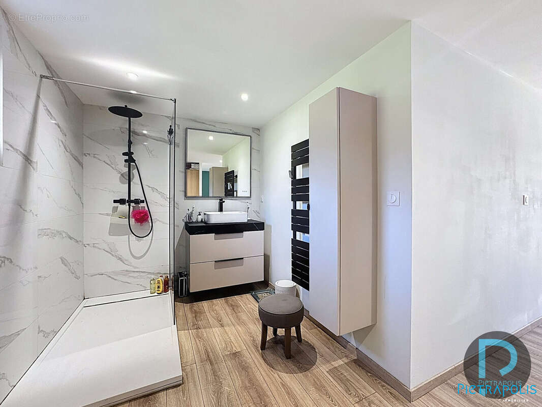 Maison à GENOUILLEUX