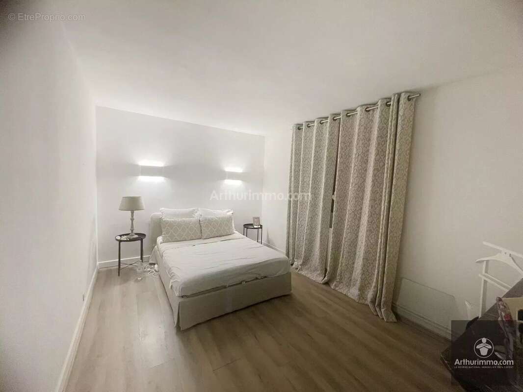 Commerce à LE COTEAU