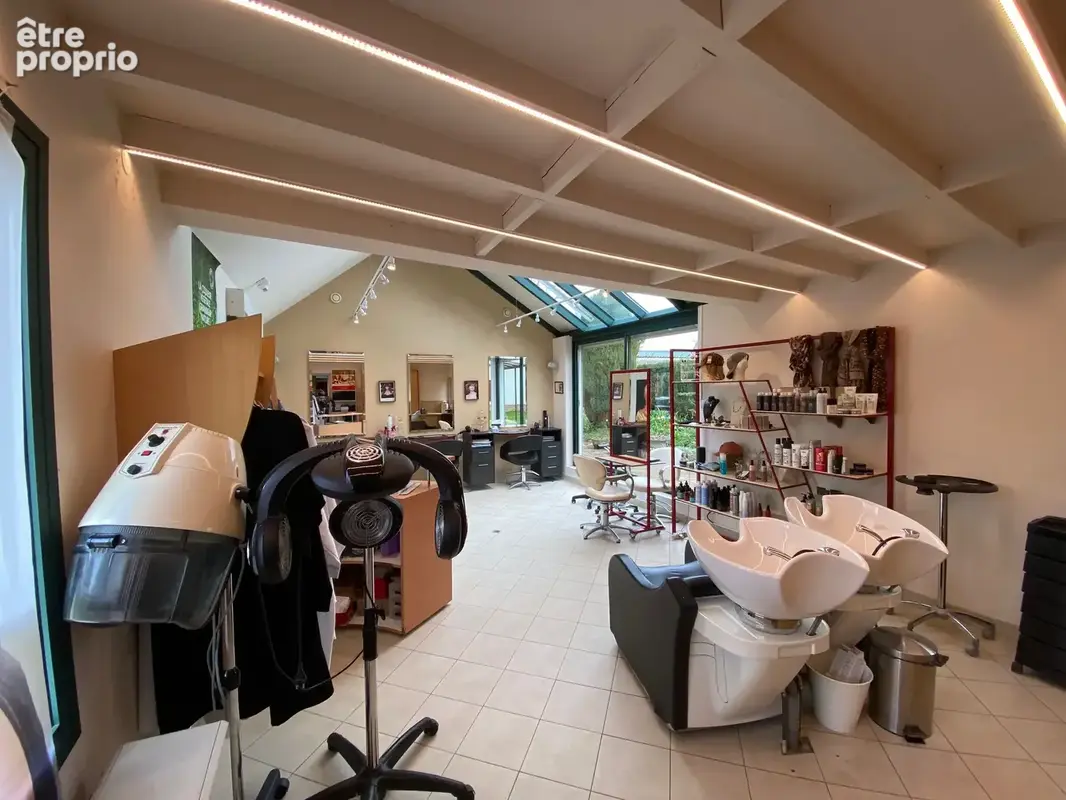 Salon de coiffure a vendre - cadre campagne + clientele fidele ! - photo 3