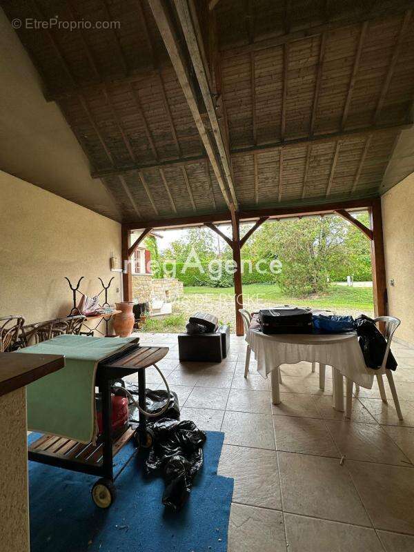 Maison à PONT-SUR-YONNE