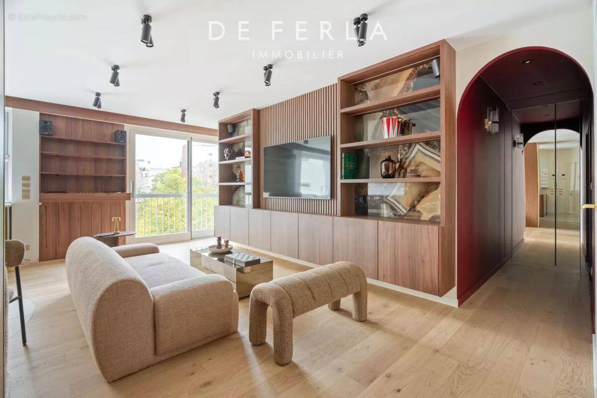 Appartement à PARIS-16E