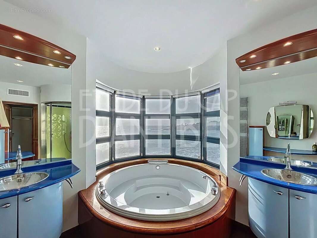 Maison à ROQUEBRUNE-SUR-ARGENS