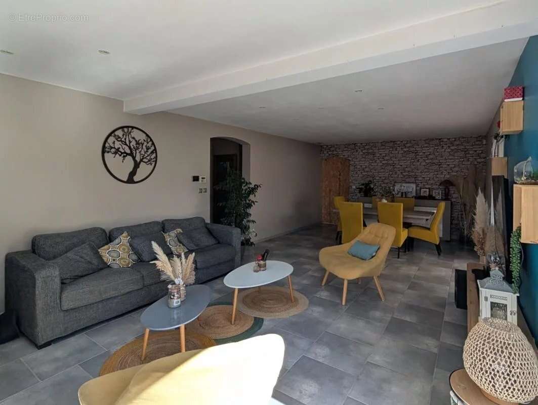 Maison à JONQUIERES-SAINT-VINCENT