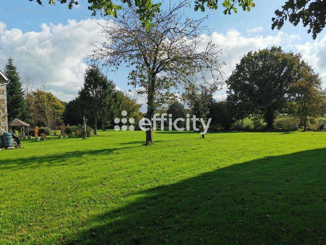 Maison à SAINT-SEVER-CALVADOS