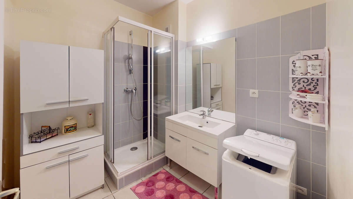 Appartement à SAINT-BONNET-LE-CHATEAU
