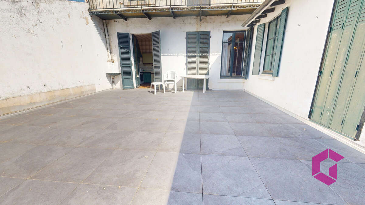 Issoire centre- immeuble avec 3 appartements et local professionnel loue - photo 2