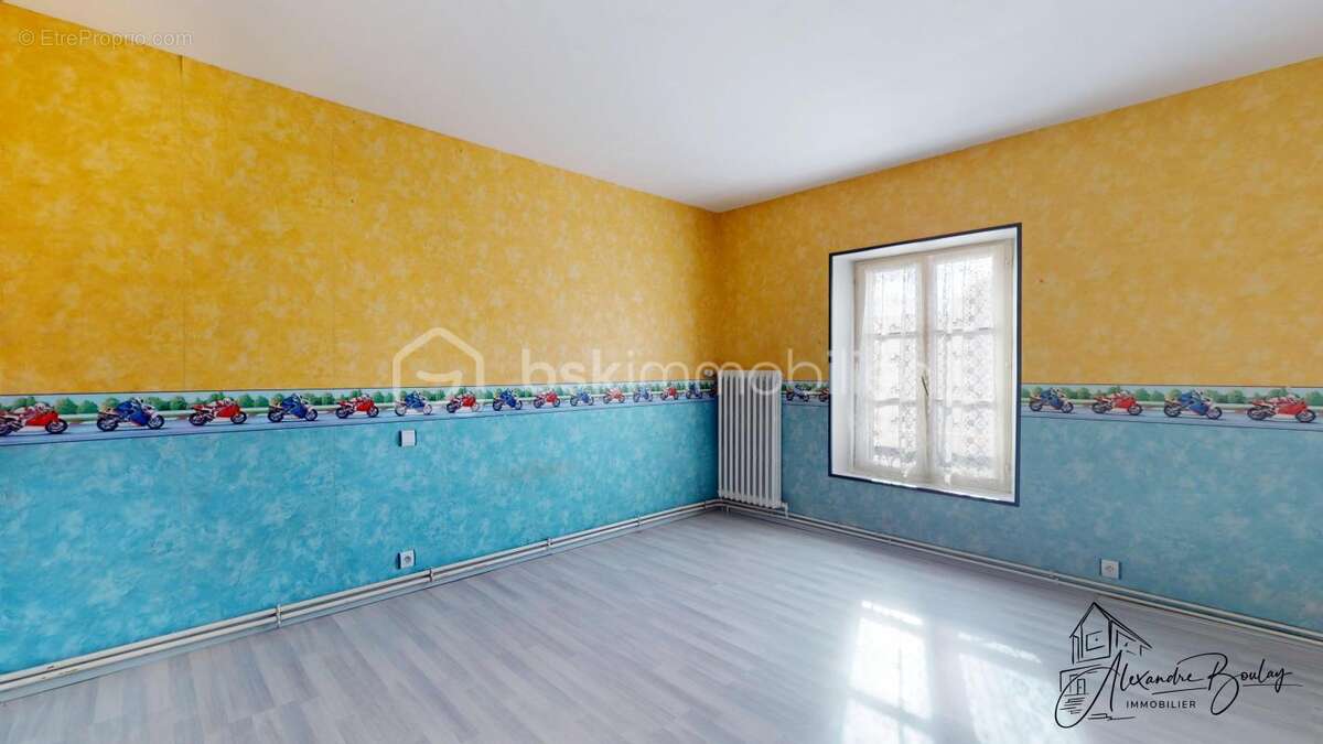 Maison en pierre à rénover – 141 m² – Dépendances – Terrain clos 645 m² - photo 10