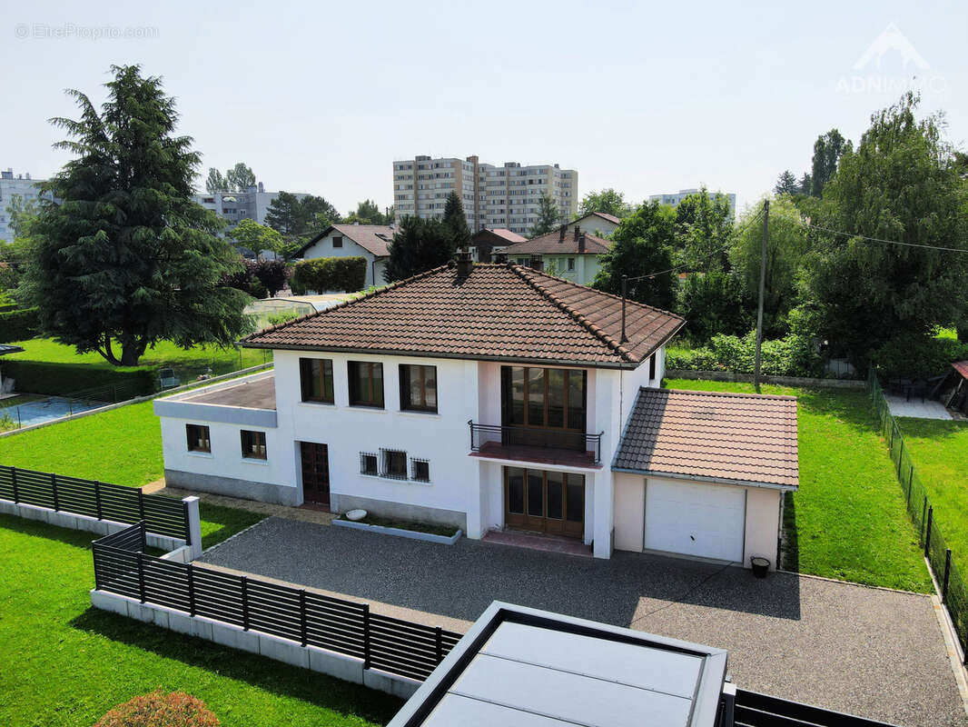 Maison à SAINT-GENIS-POUILLY