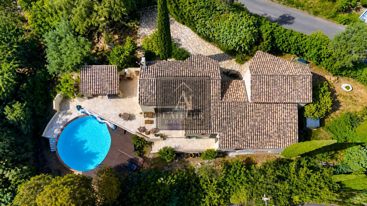 Maison de 170 m2 avec garage et piscine sur une parcelle de 1485 m2 - photo 6