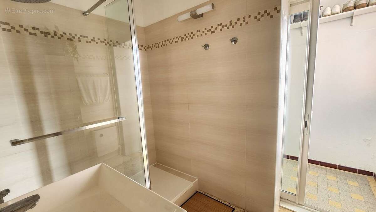 LA CIOTAT Appartement t3 - vue dégagée - calme - proche - Appartement à LA CIOTAT