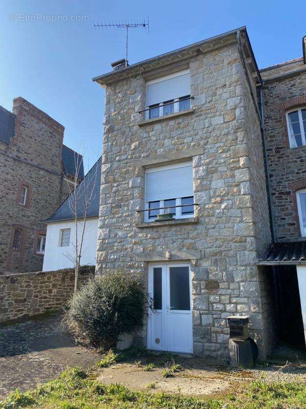Maison à CHATEAUNEUF-D'ILLE-ET-VILAINE
