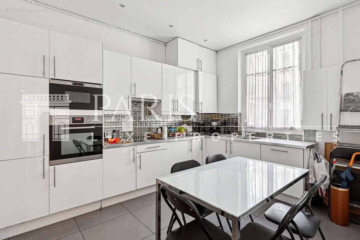 Appartement à PARIS-17E