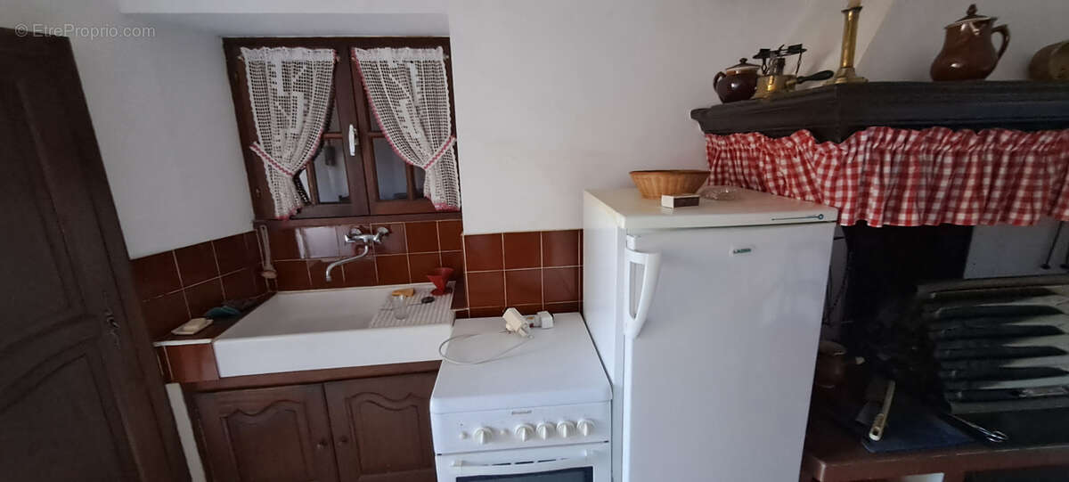 Maison à SAINT-ETIENNE-DE-GOURGAS