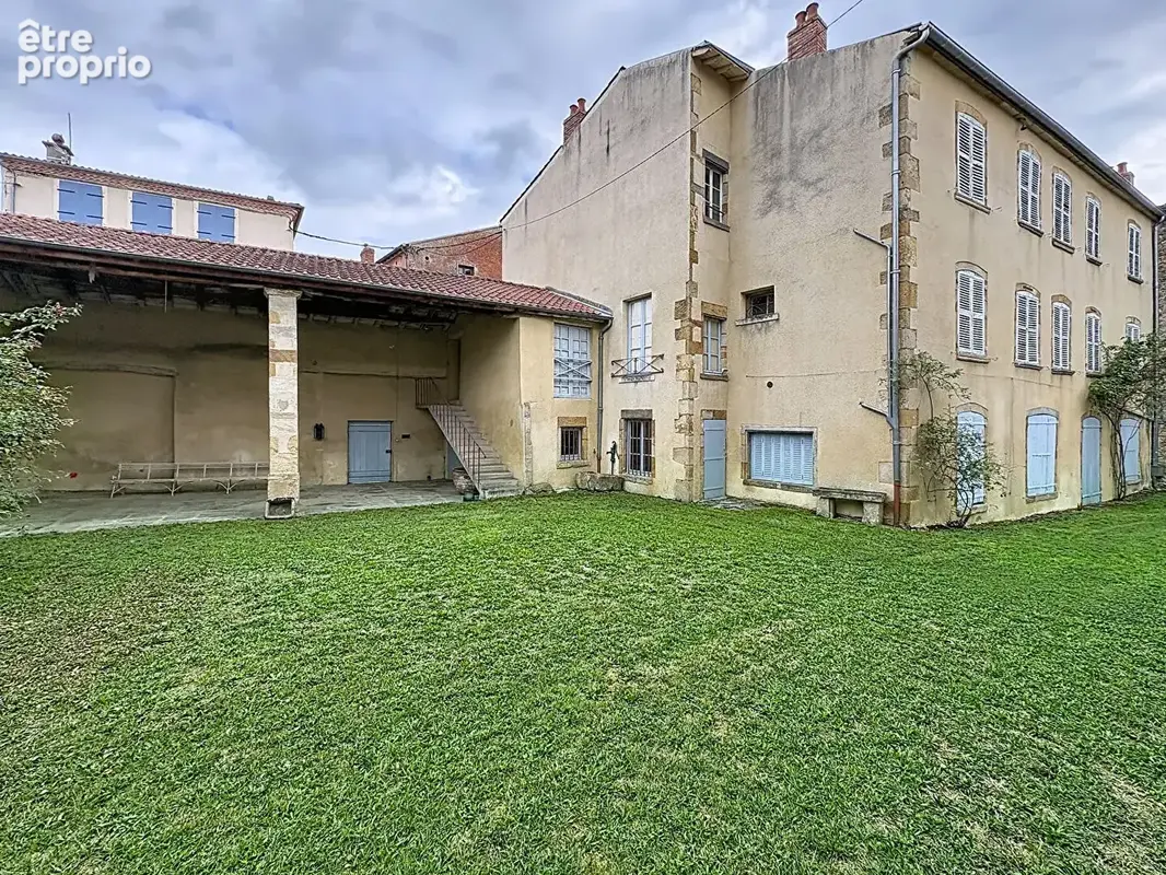 Maison à VIC-LE-COMTE