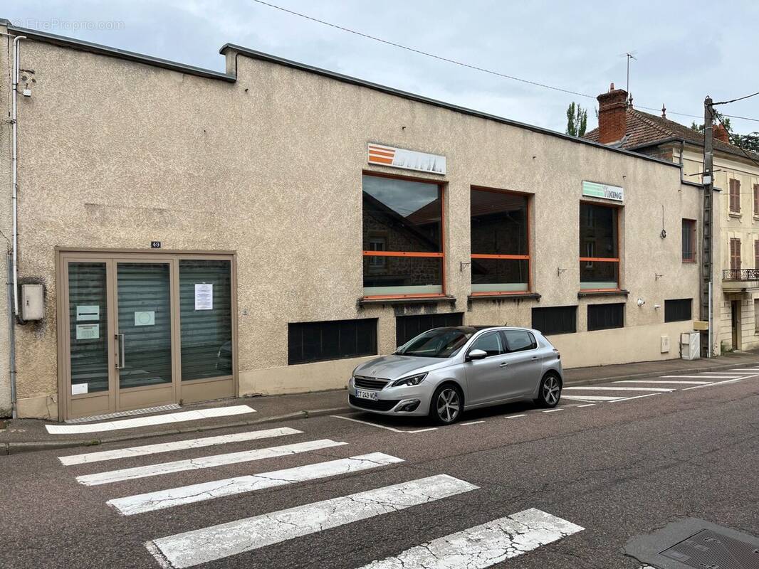 Commerce à COURS-LA-VILLE