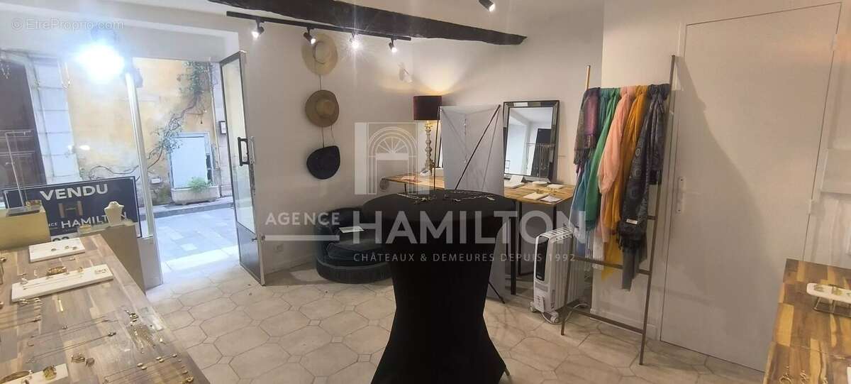 Commerce à VALBONNE