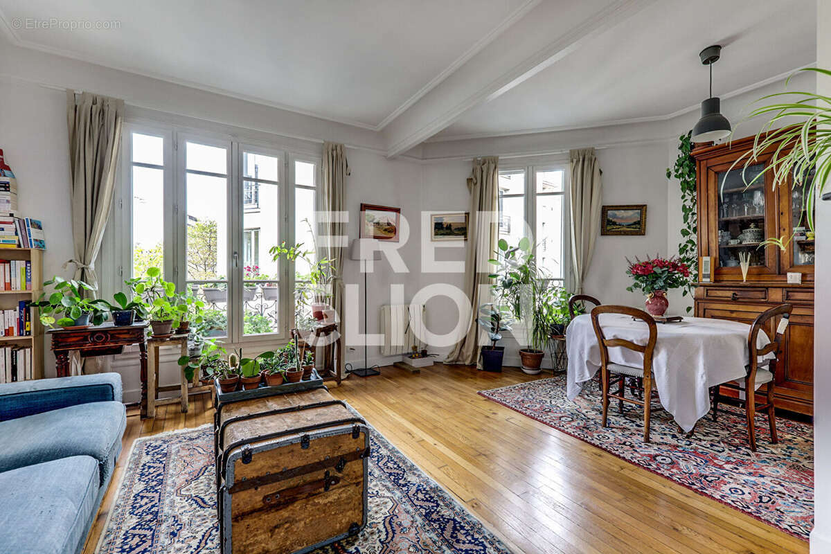 Appartement à PARIS-16E