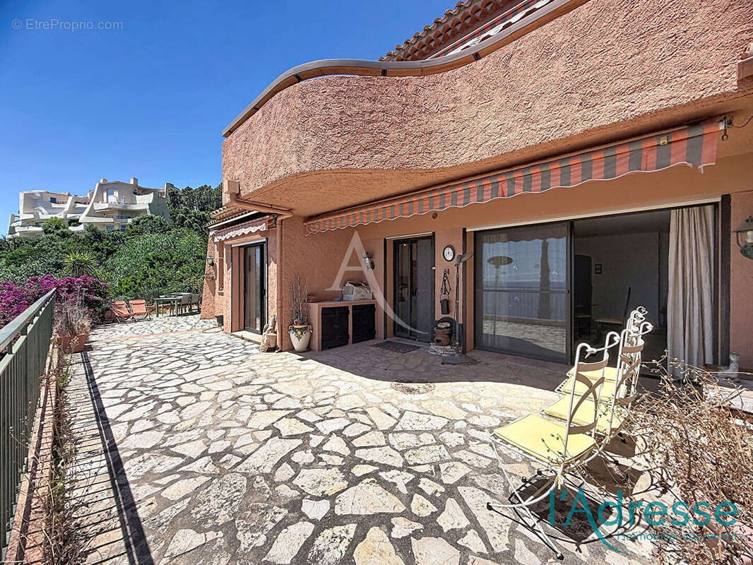 RARE ! Magnifique appartement-villa , VUE MER PANORAMIQUE THEOULE ! - photo 7