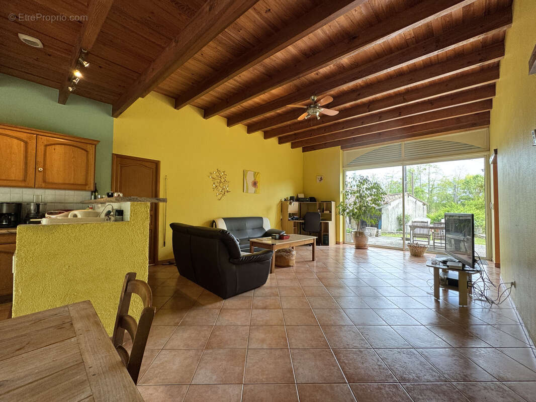 Maison à BAIGNES-SAINTE-RADEGONDE