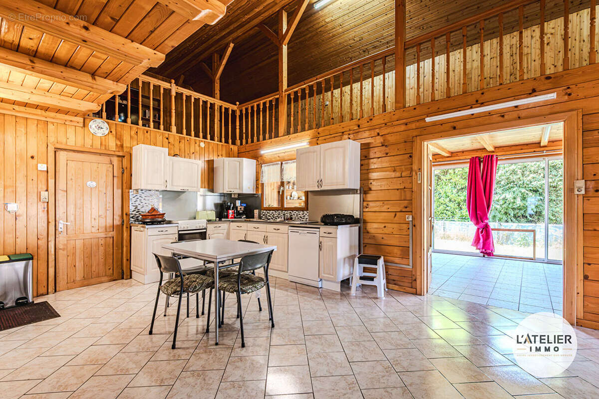 Maison à AIZELLES