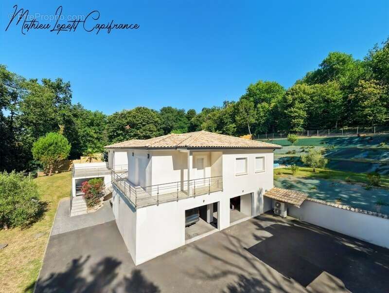 Maison contemporaine de 253 m² avec piscine, garage isolé de 100 m² et terrain de 4 728 m² – CHANCELADE- aucun travaux à prévoir - photo 3