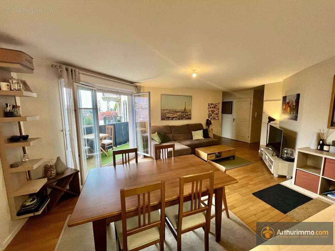 Appartement à LES PAVILLONS-SOUS-BOIS