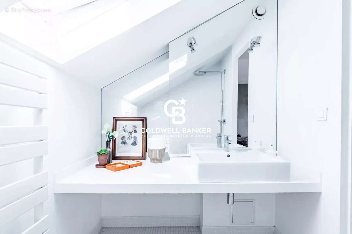 Maison à MARNES-LA-COQUETTE