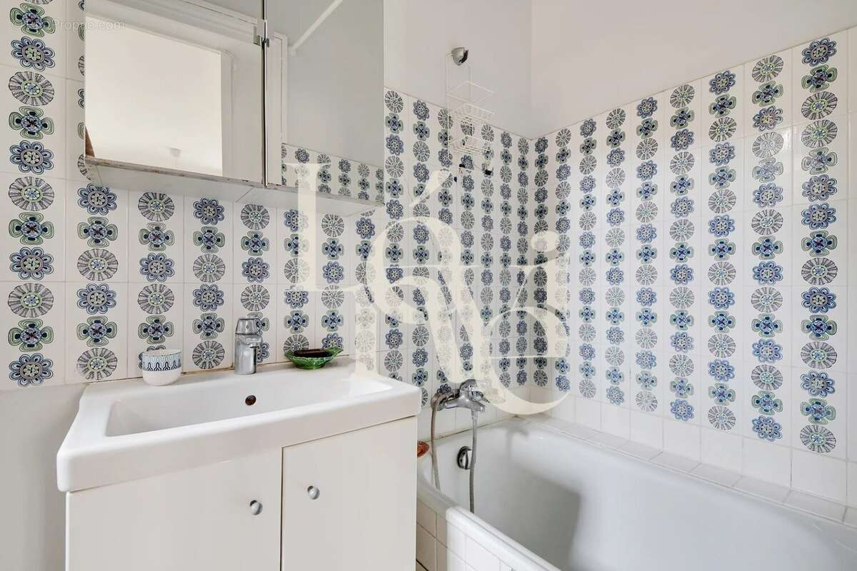 Appartement à PARIS-14E