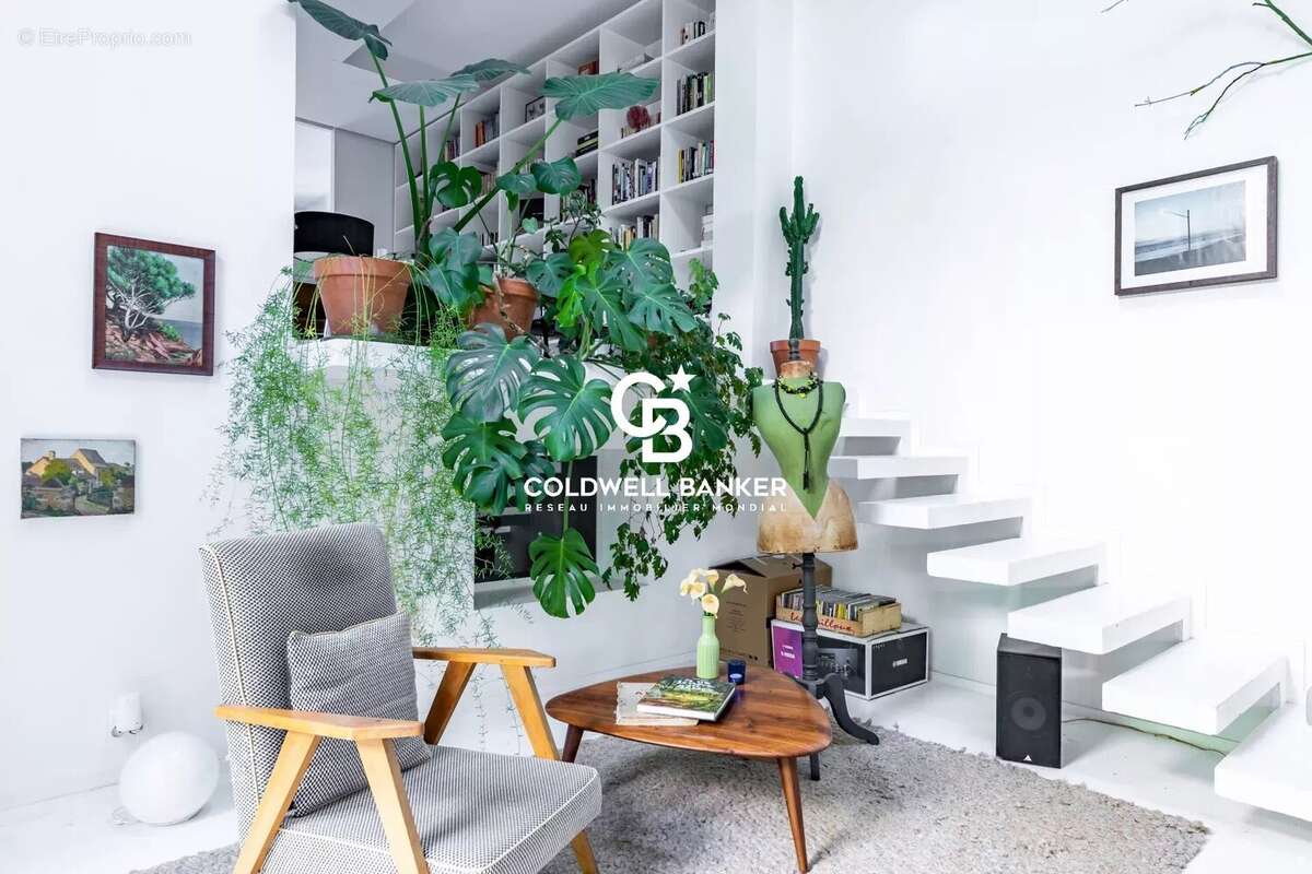 Maison à MARNES-LA-COQUETTE