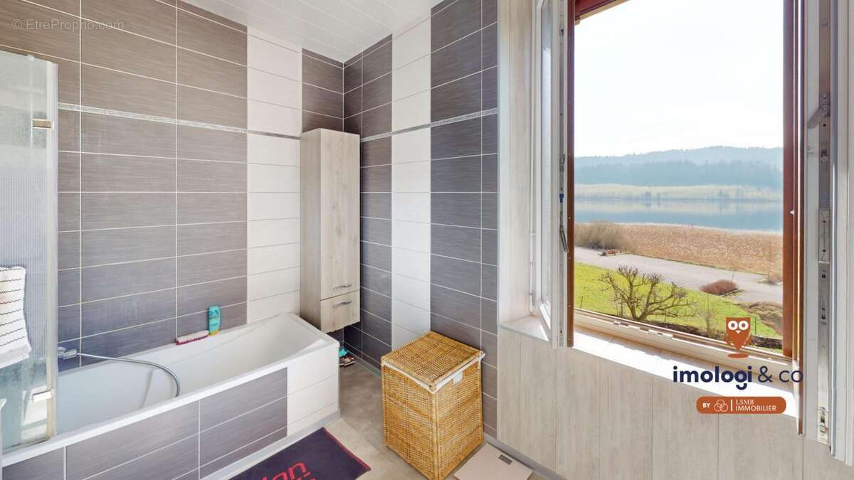 Appartement à SAINT-POINT-LAC