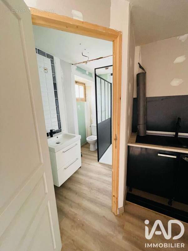 Appartement 51 m² à Lathus-Saint-Remy  - photo 7
