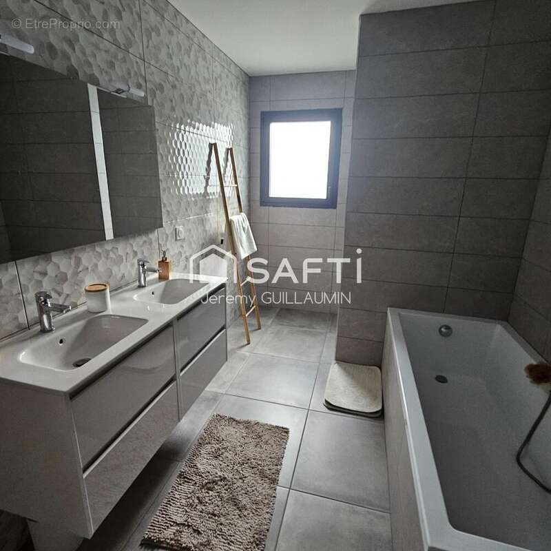 Photo 8 - Maison à CUSSET