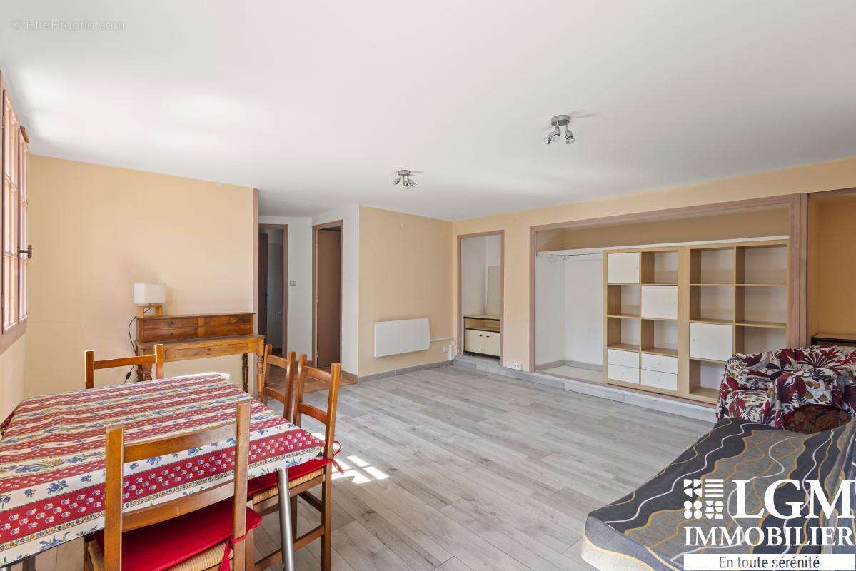 Aix en Provence - Propriété avec studio indépendant, garage de 80 m² et plus de 3 000 m² de terrain - photo 3