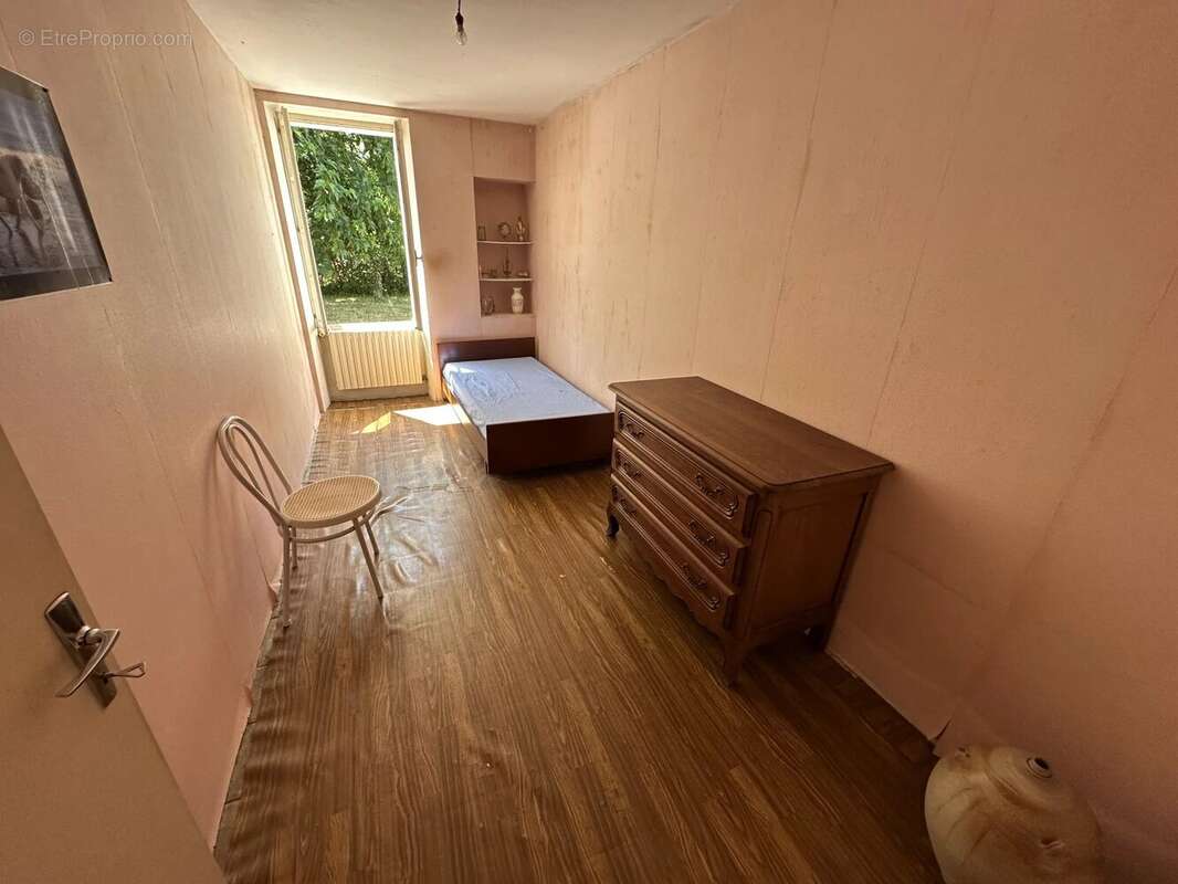 Longère entre Bressuire et La Chapelle-Saint-Laurent, 3 chambres avec granage en pierre - photo 10