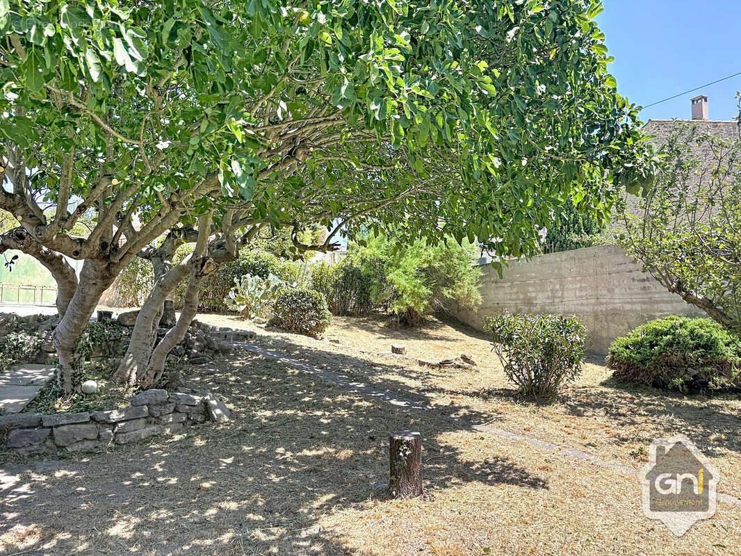 Maison de Type 7 avec jardin. - photo 3