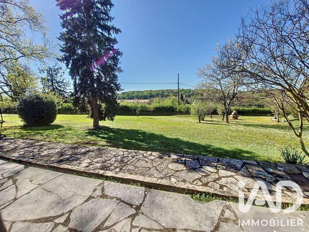 Maison 160 m² à Saint-Maurice-Sur-Aveyron  - photo 2
