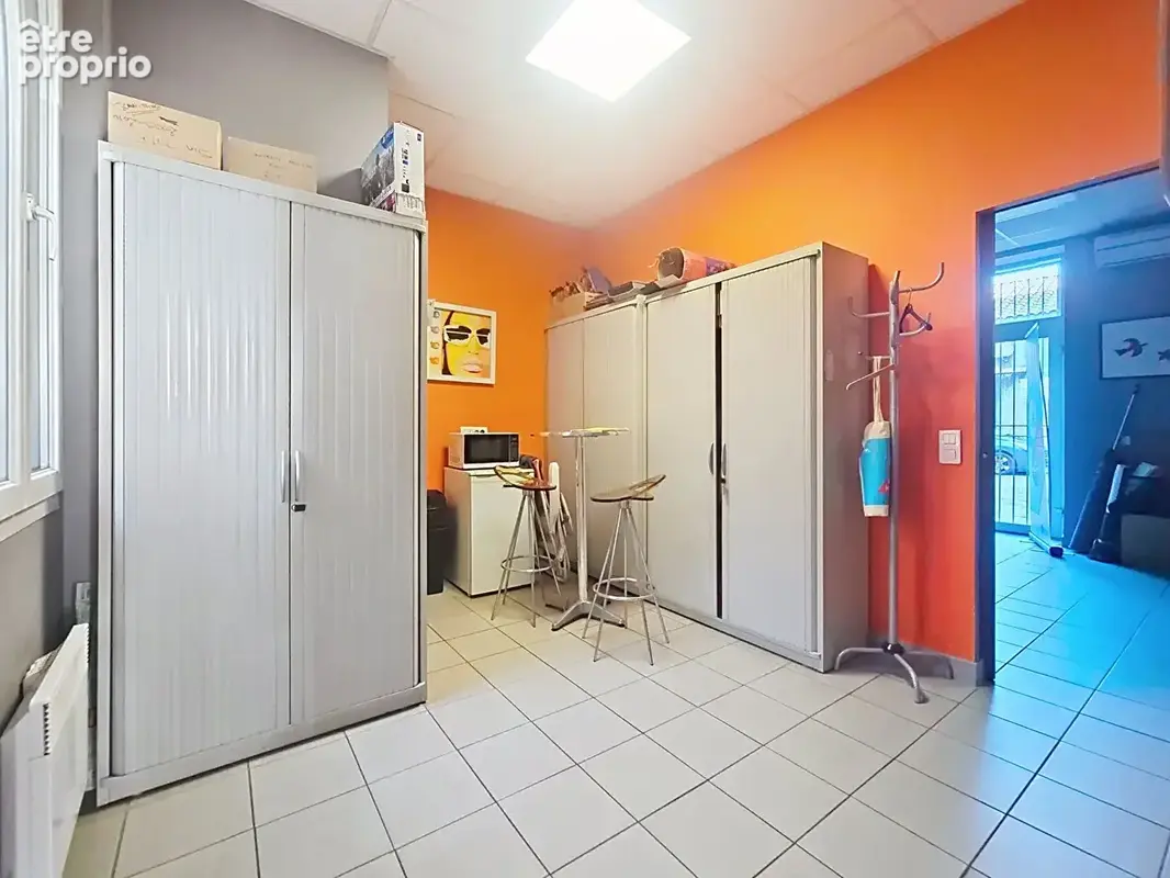 Avignon extra-muros Local commercial 87 m2 avec une cave de 30m² - photo 3