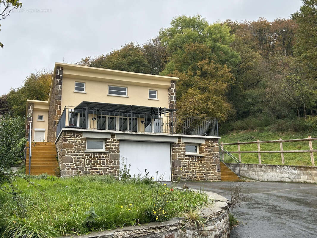 Maison à SAINT-LEONARD-DES-BOIS