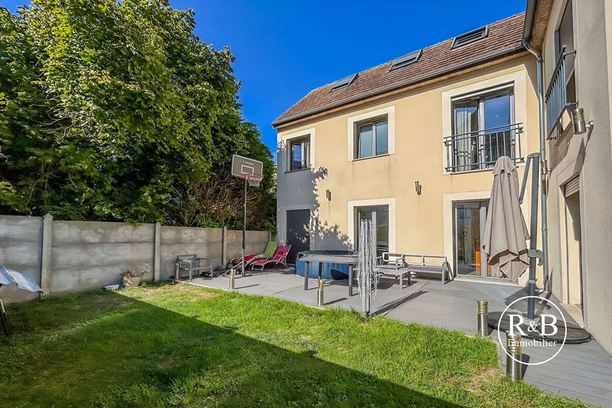 Maison à LES CLAYES-SOUS-BOIS